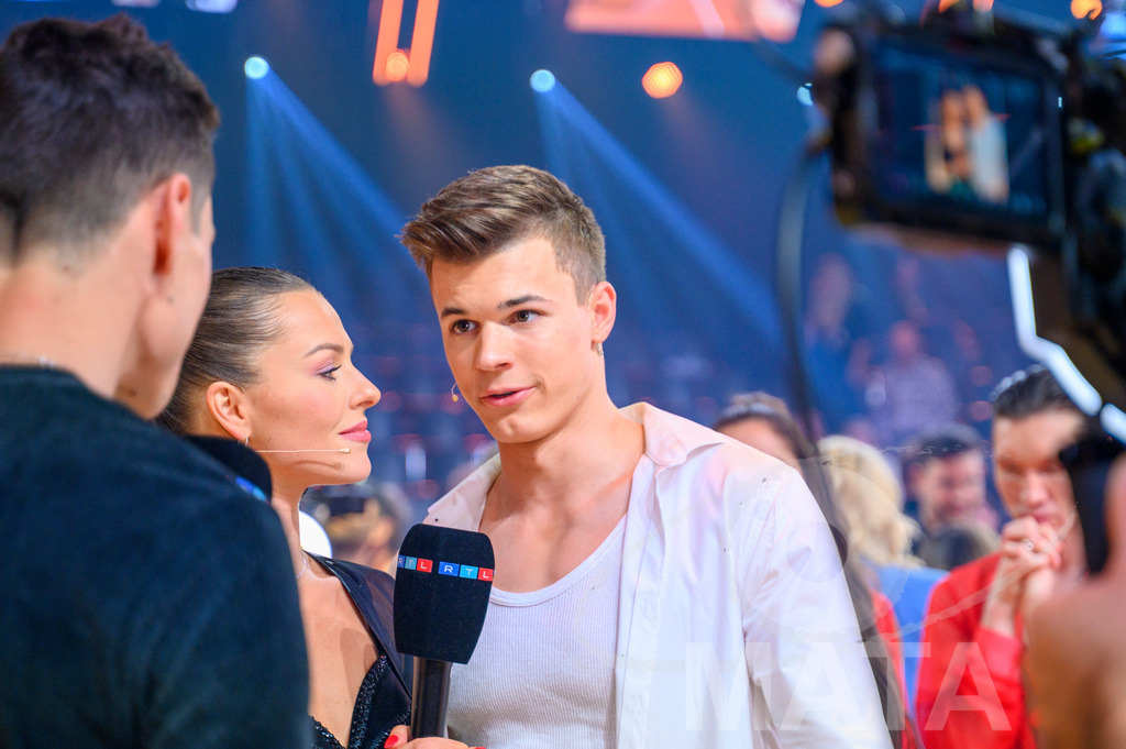 _DWI5688 | Profitänzerin Patricija Ionel und Para-Schwimmer Taliso Engel bei der 18. Staffel der RTL-Tanzshow Lets Dance  - Realisiert mit Pictrs.com