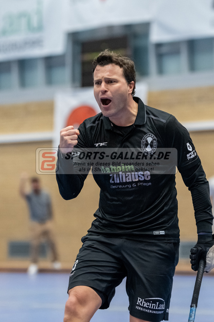 SFE_20240106_0036 | Neuss, Deutschland, 06.01.2024: Sebastian Draguhn (SW Neuss) jubelt waehrend des Spiels der Halle 1. Bundesliga Herren zwischen SW Neuss vs Rot-Weiss Köln im Stadionhalle (SW Neuss) am 06.01.2024 in Neuss, Deutschland. (Foto von Stephan Fehrmann)

Neuss, Germany, 06.01.2024: Sebastian Draguhn (SW Neuss) celebrates during the game of Halle 1. Bundesliga Herren between SW Neuss vs Rot-Weiss Köln in Stadionhalle (SW Neuss) at 06.01.2024 in Neuss, Deutschland. (Foto von Stephan Fehrmann)