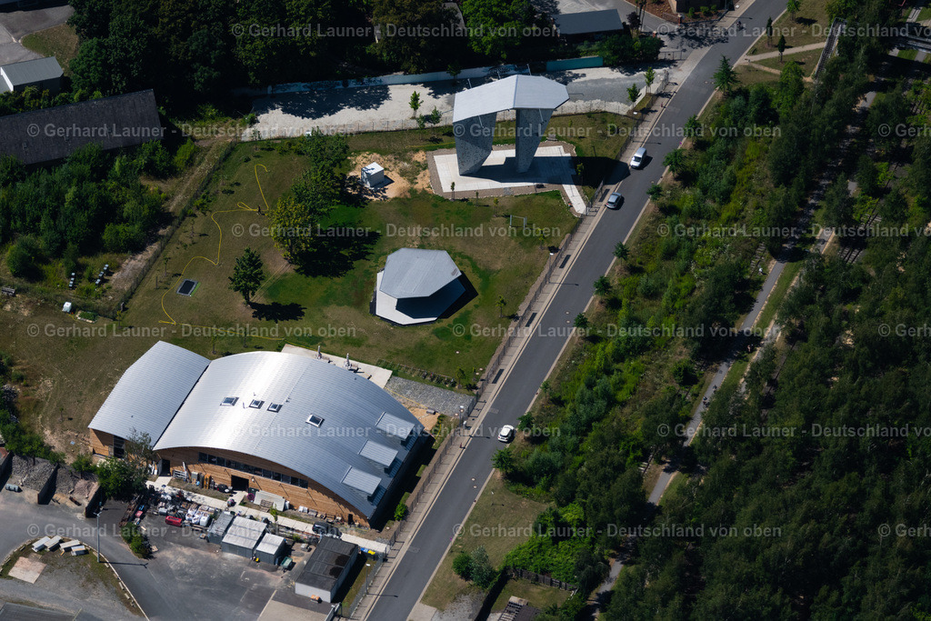 4035957 | BRAUNSCHWEIG 31.07.2020 Fliegehalle mit Kletterzentrum Braunschweig GmbH in Braunschweig im Bundesland Niedersachsen, Deutschland. // Roof on the building of the sports hall in Brunswick in the state Lower Saxony, Germany. Foto: Gerhard Launer