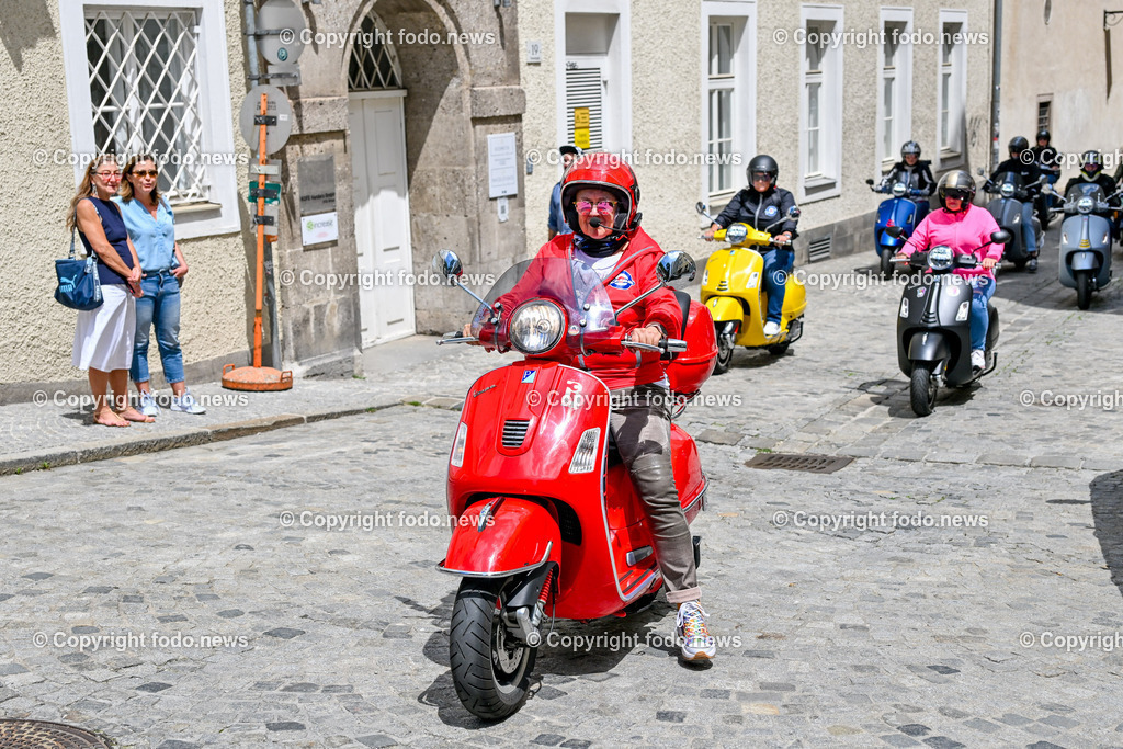 Vespatreffen 2024 Altstadt Linz_ 15.06.2024-86 | 15.06.2024, Linz, AUT, Altstadt Linz, im Bild Vespatreffen in der Altstadt Linz 2024©Harald Dostal / fodo.news