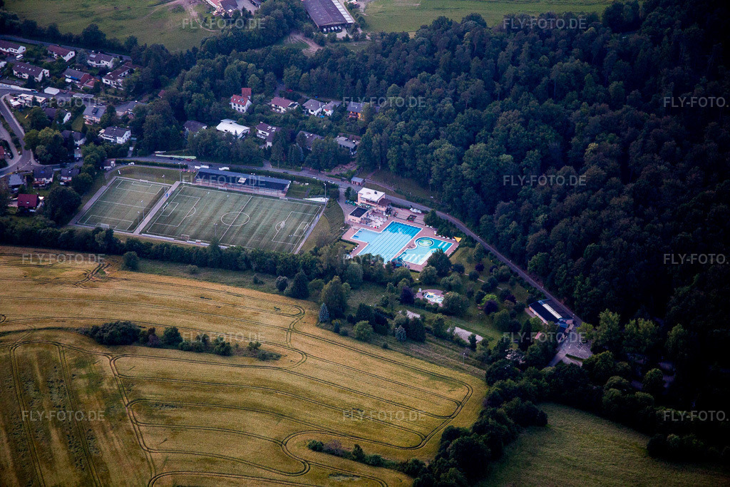 Luftbild: Waldschwimmbad Michelstadt in Michelstadt im Bundesland Hessen in Deutschland. Foto: IMG_089561.jpg vom 10.06.2016 durch Werner Riehm/FLY-FOTO.de