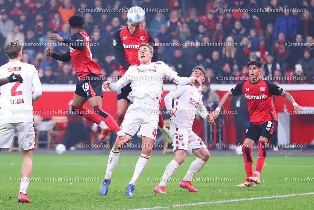 DFB05022501096 | 05.02.2025, Fußball, DFB-Pokal Viertelfinale, Bayer 04 Leverkusen - 1.FC Köln, BayArena, Saison 2024 2025: Kopfballtor Torschuss Tor Treffer durch Torschütze Patrik Schick (Bayer04 Leverkusen #14)Nathan Tella (Bayer04 Leverkusen #19), Timo Hübers (FC Köln #4), Jan Thielmann (FC Köln #29)DFB regulations prohibit any use of photographs as image sequences and or quasi-video.