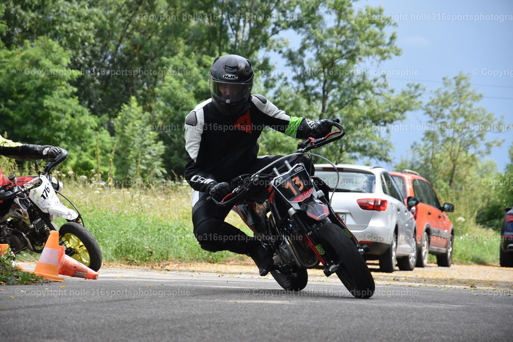 DSC_0457 | Sportfotografie , Motorsport, Motoross, Reitsport, Mointainbike, Enduro,
Landschaft , Outdoor, Eventfotografie, Landschaft, Bilder online bestellen - Realisiert mit Pictrs.com