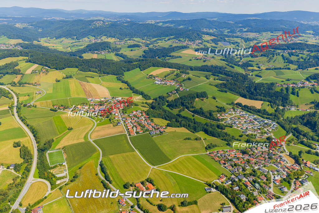 Luftaufnahme Oberndorf Röhrnbach - Die Luftaufnahme wurde 2025 vom UL-Flugzeug heraus erstellt ( keine Drohne ) - Hochauflösende Luftaufnahme - für professionelle Ausdrucke geeignet. Die Geschenkidee !Mit Lizenz und Bildrechte bestellbar