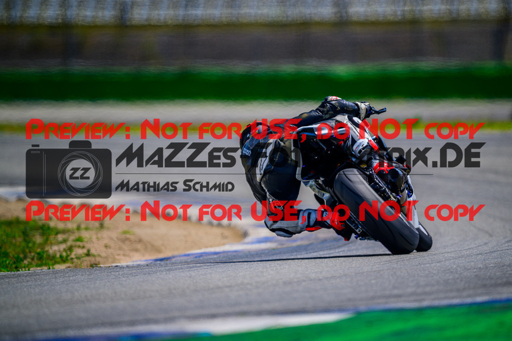 MaZZes_Fotomatrix_20250628_6007705_5661-2 | WEISS