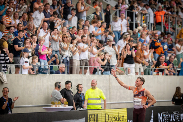 Golden Oval; Dresden, 31.05.2026 | DRESDEN , GERMANY - MAY 31:  Karl Bebendorf (GER / Germany) celebrates with the fans during the Golden Oval Continental Tour Silver meeting on May 31, 2026 at Heinz-Steyer-Stadion in Dresden, Saxony, Germany.