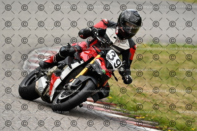 25bt02-1115 | markuskiefer.com - Realisiert mit Pictrs.com