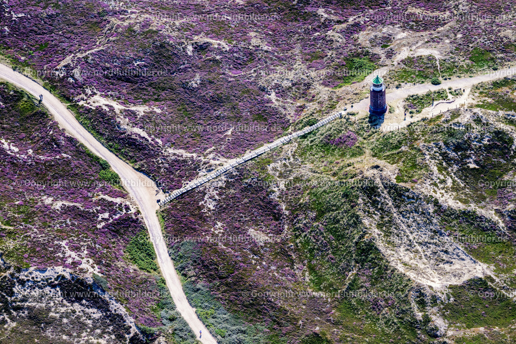 Sylt_Kampen_Leuchtturm_Qürmarkenfeür_Rotes_Kliff_ELS_4254130825 | KAMPEN (SYLT) 13.08.2025 Leuchtturm als historisches Seefahrtszeichen " Quermarkenfeuer Rotes Kliff " in Kampen (Sylt) im Bundesland Schleswig-Holstein, Deutschland. Weiterführende Informationen bei: Sylt Marketing GmbH. // Lighthouse as a historic seafaring character " Quermarkenfeuer Rotes Kliff " in Kampen (Sylt) in the state Schleswig-Holstein, Germany. Further information at: Sylt Marketing GmbH. Foto: Martin Elsen