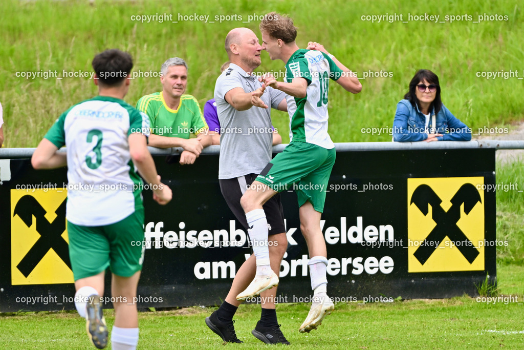 ATUS Velden vs. VST Völkermarkt | Jubel VST Völkermarkt, #3 Marcel Horwath VST Völkermarkt, Tormann Coach VST Völkermarkt Andreas Kuster, #10 Mario Michael Kuester VST Völkermarkt, ATUS Velden vs. VST Völkermarkt, ATUS Velden vs. VST Völkermarkt am 30.05.2024 in St. Egyden (Sportpark St. Egyden), Austria, (Photo by Bernd Stefan)