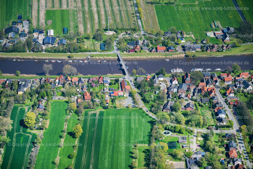 Oberndorf_ELS_9348300423 | OBERNDORF 30.04.2023 Ortskern am Uferbereich der Oste - Flußverlaufes in Oberndorf im Bundesland Niedersachsen, Deutschland. // Town center on the banks of the Oste river course in Oberndorf in the state Lower Saxony, Germany. Foto: Martin Elsen
