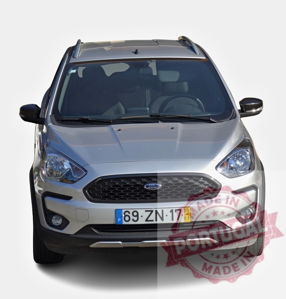 Ford Ka+ Active parked, showing front, studio shot | Silver Ford Ka+ Active crossover posing in studio with white background - Realisiert mit Pictrs.com