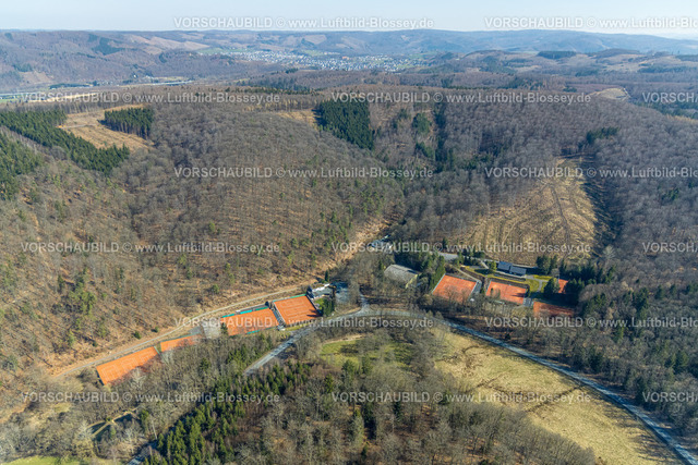 HB-Arnsberg220302194 | Luftbild, Tennisplätze im Wald, STK07 Sauerländer Tennisklub Arnsberg 1907, Arnsberg, Sauerland, Nordrhein-Westfalen, Deutschland
