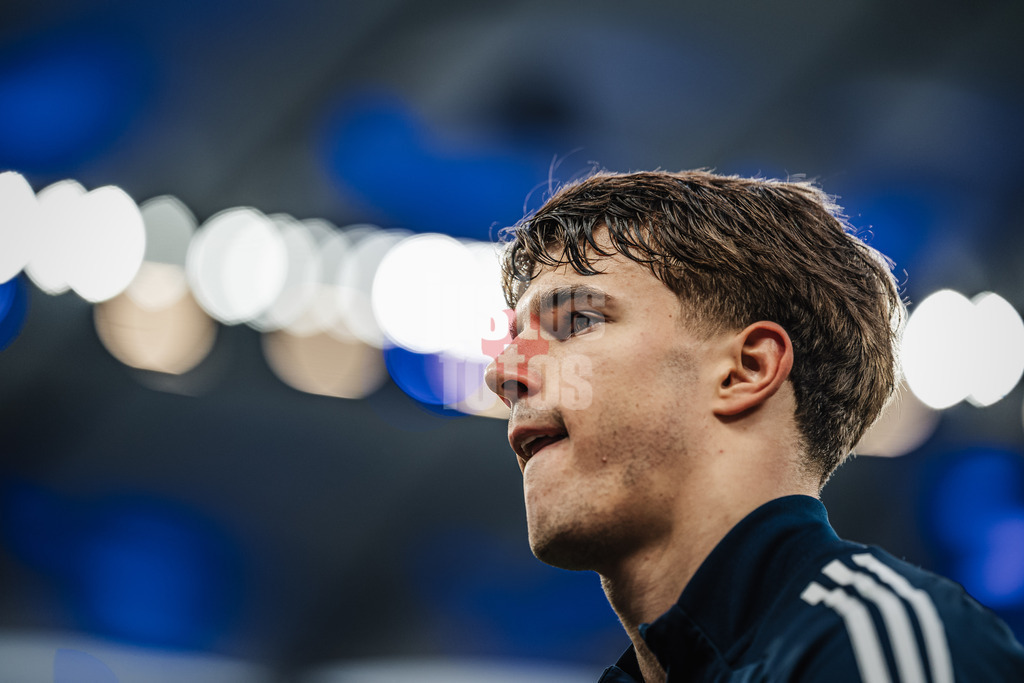 Fußball | Männer | Saison 2025/2026 | 1. Fußball-Bundesliga | 12. Spieltag | Hamburger SV vs. VfB Stuttgart | 30.11.2025 | Luka Vuskovic (#44, HSV) auf dem Weg in die Kabine