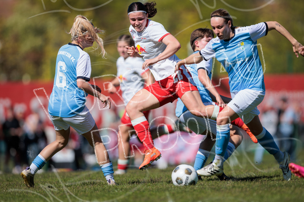 Gipfeltreffen der Frauen: Finale um den Sachsenlotto Landespokal 2026 | Am 1. Mai 2026 trafen im Endspiel des Sachsenlotto Landespokals die Frauen des Chemnitzer FC und die zweite Mannschaft von RasenBallsport Leipzig aufeinander. Vor stimmungsvoller Kulisse kämpften beide Teams ab 15:00 Uhr um die begehrte Trophäe des sächsischen Fußballs. Diese Galerie zeigt die Highlights, packende Zweikämpfe und die emotionalsten Momente des Finaltags. - Realisiert mit Pictrs.com