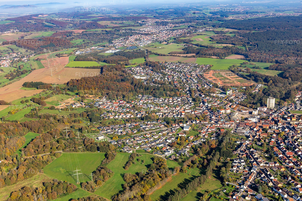 Luftbild: Ortsteil von Westen im Ortsteil Eichelscheiderhof in Waldmohr im Bundesland Rheinland-Pfalz in Deutschland. Foto: IMG_143856.jpg vom 27.10.2024 durch Werner Riehm/FLY-FOTO.de