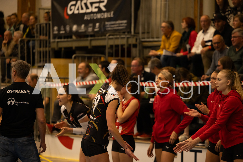 Volleyball I Frauen I Saison 2025-2026 I CEV Volleyball Challenge Cup 2026 | Women I 16th Finals I VC Kanti Schaffhausen - TJ Ostrava I 03.12.2025 | TJ Ostrava - 19 Petra Kojdová (CZ) – Außenangriff - Realisiert mit Pictrs.com