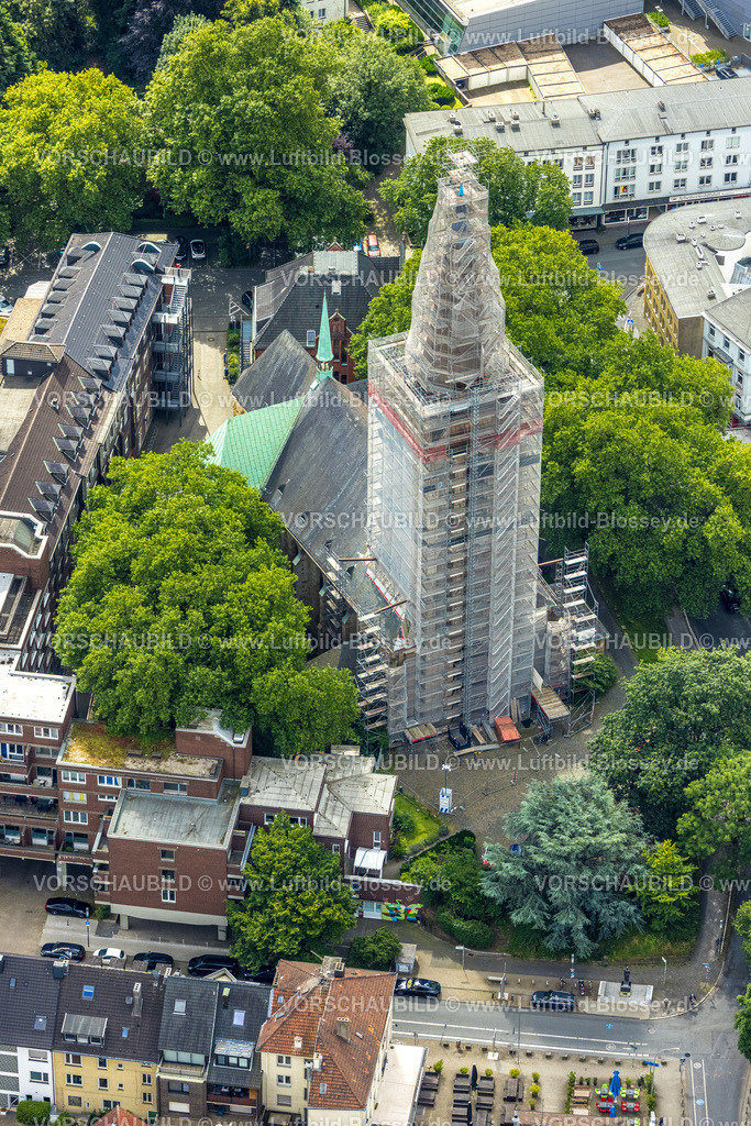 Bochum240700763 | Luftbild, kath. Propsteikirche St. Peter und Paul, verhüllter Kirchturm für Renovierung und Sanierung, Gleisdreieck, Bochum, Ruhrgebiet, Nordrhein-Westfalen, Deutschland