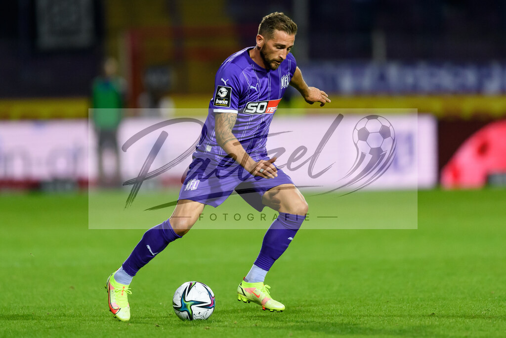 OSNVKO2021090620210906_153 | Fussball, Herren: Marc Heider (VfL Osnabrueck) in Aktion, am Ball, Einzelaktion beim Spiel der 3. Liga zwischen VfL Osnabrueck und FC Viktoria Koeln im Stadion an der Bremer Bruecke am 06.09.2021 in Osnabrueck, Deutschland.DFB / DFL REGULATIONS PROHIBIT ANY USE OF PHOTOGRAPHS AS IMAGE SEQUENCES AND/OR QUASI-VIDEO. - Realisiert mit Pictrs.com
