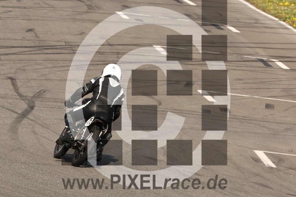 0h76-20260418_02299 | Schöne Erinnerungen an spannende Momente - das festzuhalten ist unser Job. PIXELrace.de ist seit 2003 auf den Rennstrecken Europas unterwegs um die Action draußen beim Fahren und die wunderbare Stimmung imm Fahrerlager für euch einzufangen.