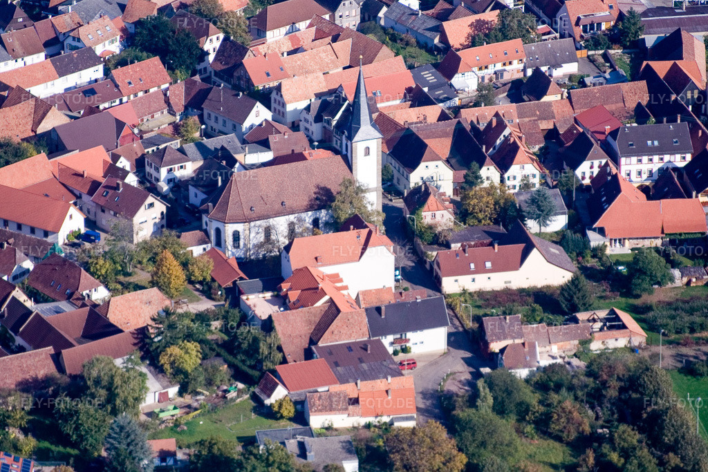 Luftbild: prot. Kirche im Ortsteil Mörzheim in Landau im Bundesland Rheinland-Pfalz in Deutschland. Foto: IMG_8423.jpg vom 06.10.2007 durch Werner Riehm/FLY-FOTO.de