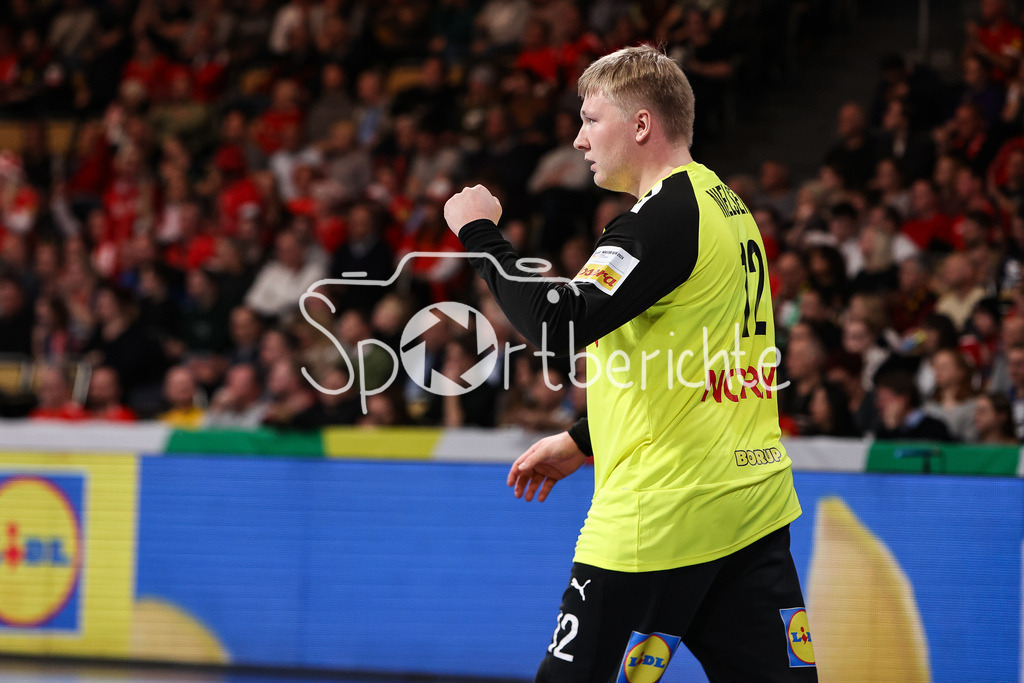 Griechenland - Dänemark | Dänemark Keeper Emil NIELSEN (DEN #12) in Aktion / Freisteller / Einezlfoto