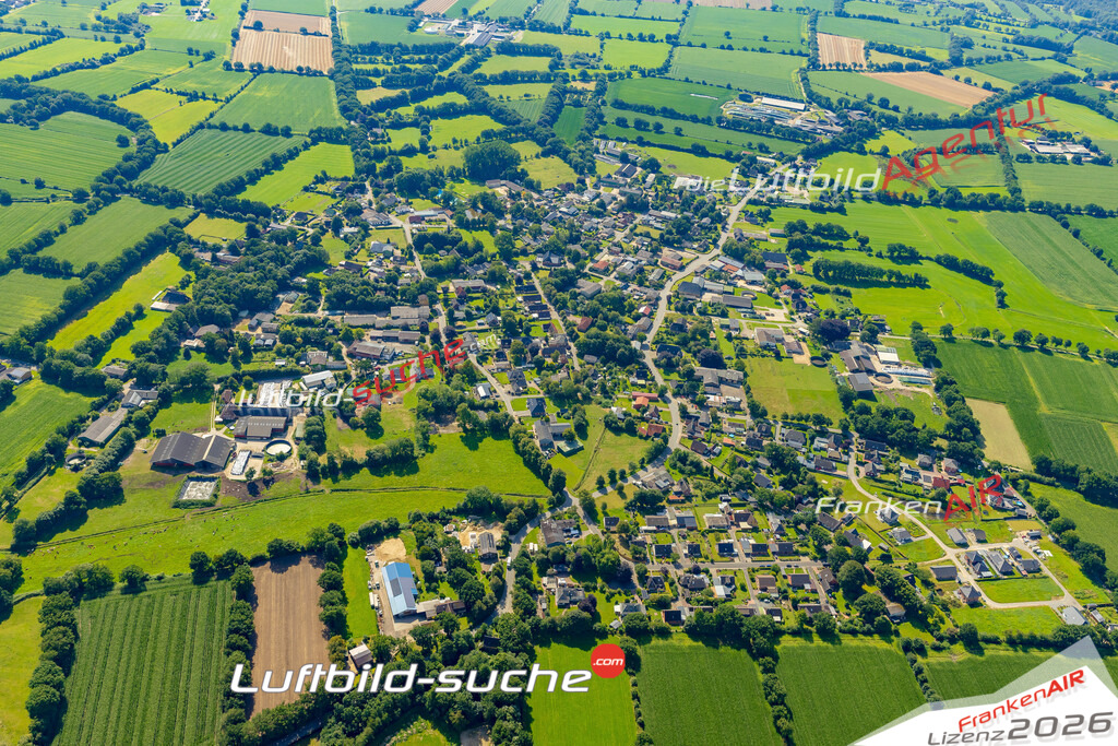 Neue Luftbildaufnahme der Stadt Dellstedt - Das Luftbild wurde 2025 vom UL-Flugzeug heraus erstellt ( keine Drohnenaufnahme ) - Hochauflösende Luftaufnahme - für Wandbilder und großformatige Ausdrucke geeignet. Das besondere Geschenk!Hier alle&nbsp;Infos zur Lizenzierung der LuftaufnahmeWir fliegen auch dieses Jahr wieder in Ihre Region um Luftbilder zu erstellen.- Luftbild anfragen