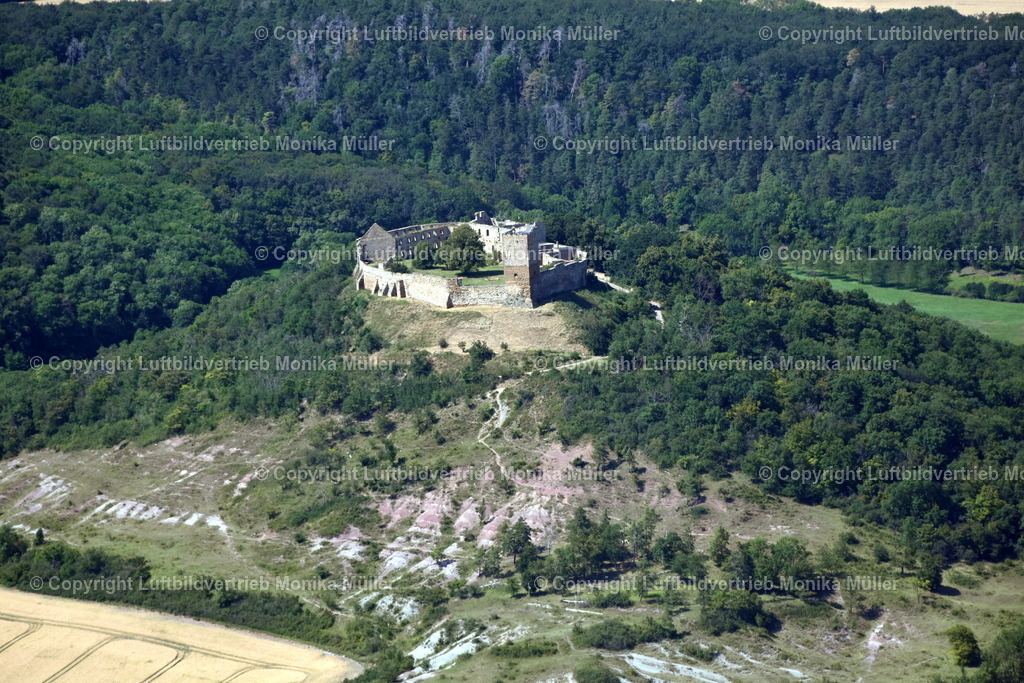 Wanderslebener Burg - 3 Gleichen bei Gotha | Das Luftbild zeigt die Wanderslebener Burg in der Nähe von Gotha - Arnstadt. Die Wanderslebener Burg gehört zu den 3 Gleichen in Thüringen. - Realisiert mit Pictrs.com
