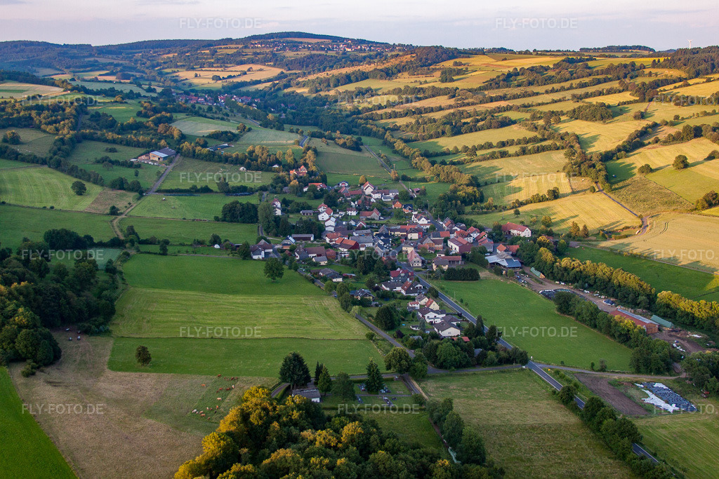 Luftbild: Ortsansicht von Westen im Ortsteil Kaulstoß in Schotten im Bundesland Hessen in Deutschland. Foto: IMG_68665.jpg vom 21.06.2014 durch Werner Riehm/FLY-FOTO.de