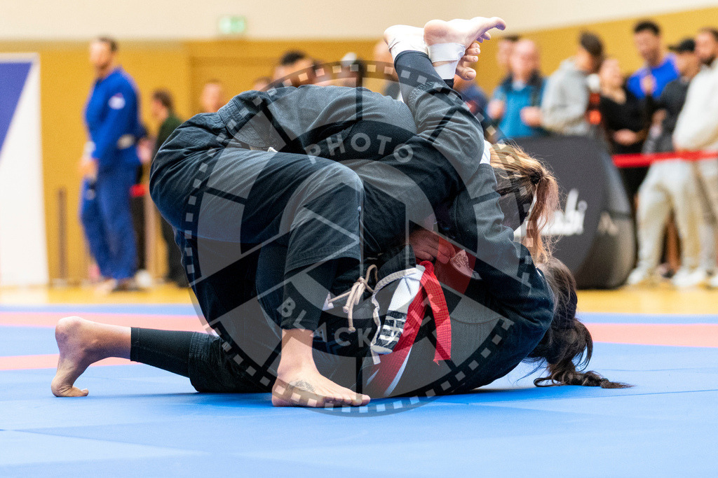 20231118PBB11721 | Fighters compete during the AJP Tour 600 Frankfurt Championship in Frankfurt/Main, Germany, on November 18, 2023.