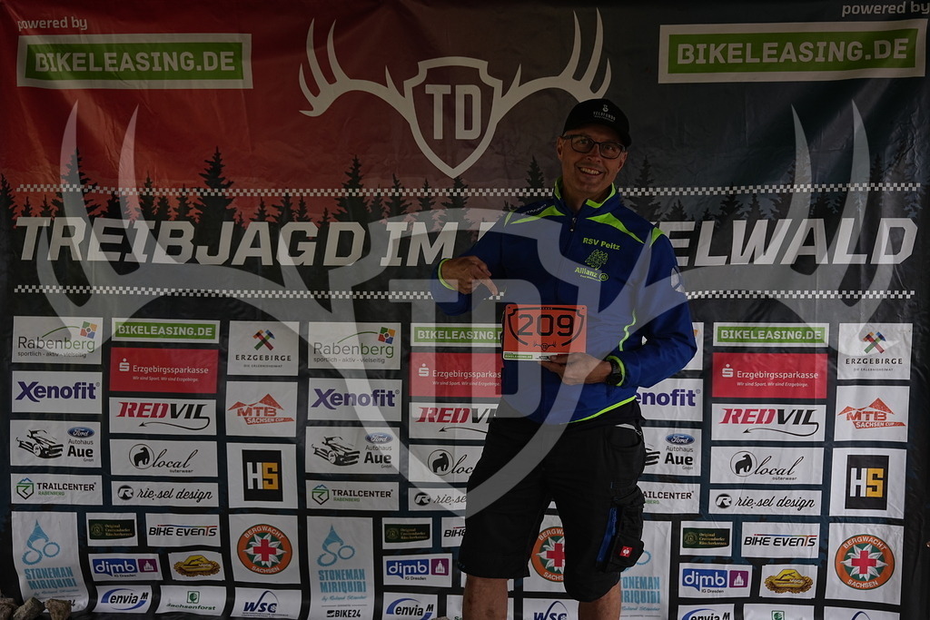 A1_09339 | Fotogalerie der Treibjagd im Dunkelwald - Dein MTB Etappenrennen im Erzgebirge - Realisiert mit Pictrs.com