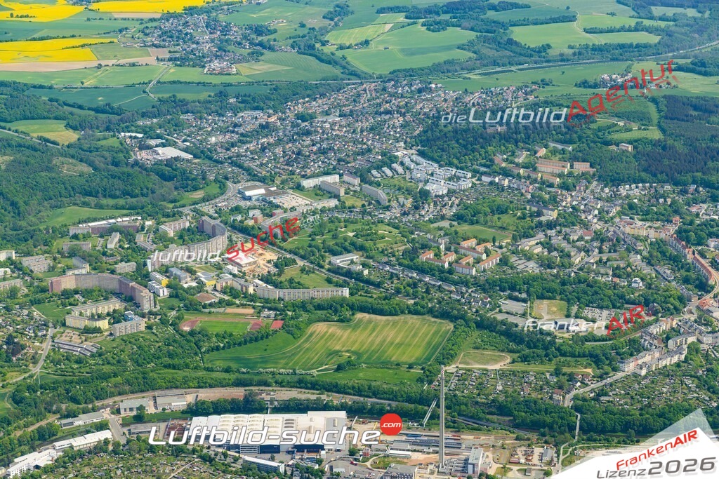 Die Luftaufnahme Chrieschwitz - Plauen wurde 2022 vom Flugzeug aus (keine Drohne) erstellt. Hohe Auflösung -für große Poster und Wandbilder geeignet - Garantiert!