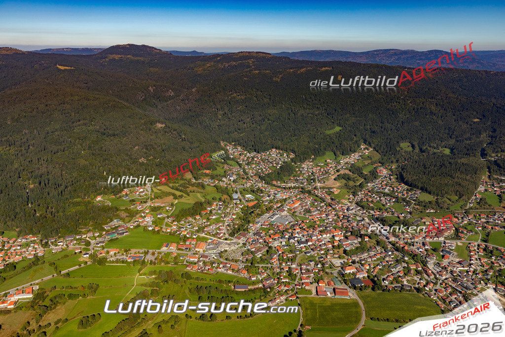 Aktuelles Luftbild von  Bodenmais Kauf mit Lizenz / Bildrechten möglich- Die Luftaufnahme wurde 2021 mittels UL-Flugzeug erstellt ( keine Drohne ) - hochauflösende Kamera-Systeme von  Canon -Beste Qualität - Für grossformatige Ausdrucke geeignet. Die Geschenkidee !