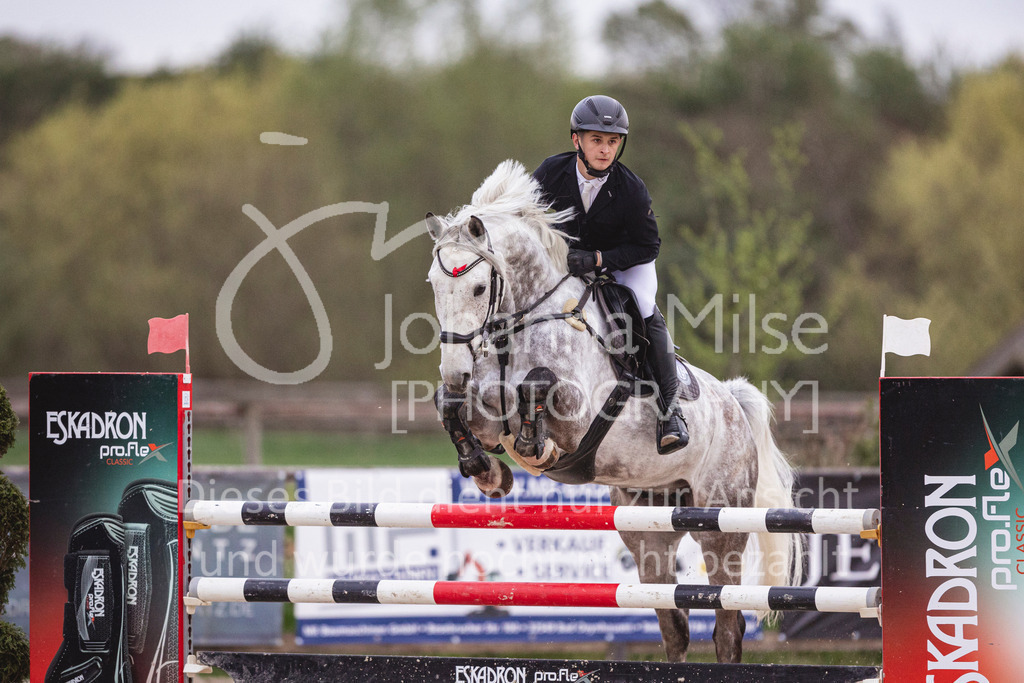 250417_Frühlingsfest_Youngster-M-207 | Deine schönsten Turniermomente als professionelle Fotos! Entdecke hochwertige Pferdesport-Fotografie im Online-Shop. Jetzt Fotos finden & bestellen!