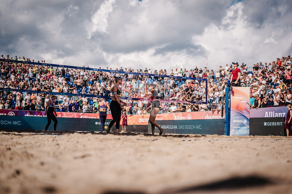 Beachvolleyball | Frauen | Deutsche Meisterschaften 2025 Timmendorfer Strand | 05.09.2025 | v.l. Svenja Müller und Cinja Tillmann jubeln nach dem Sieg