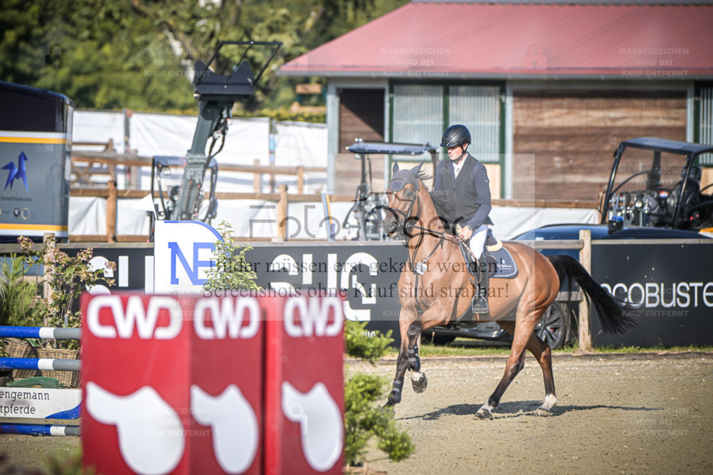 DOS_8611 | Entdecke hochwertige Reitturnierfotos von Foto Oger. Professionell, emotional und authentisch – jetzt Lieblingsmomente im Shop bestellen. - Realisiert mit Pictrs.com