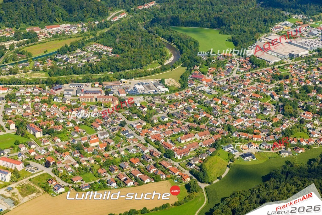 Luftaufnahme der Stadt Trostberg - Die Luftaufnahme wurde 2025 vom UL-Flugzeug heraus erstellt ( keine Drohne ) - Hochauflösende Luftaufnahme - für professionelle Ausdrucke geeignet. Die Geschenkidee !Mit Lizenz und Bildrechte bestellbar