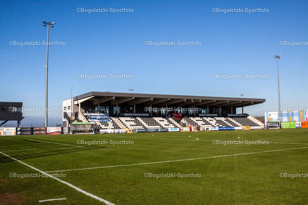 IMS-Arena | 08.11.2025, Fußball, Regionalliga West, SSVg Velbert - SC Wiedenbrück, Die Velberter IMS-Arena - Realisiert mit Pictrs.com