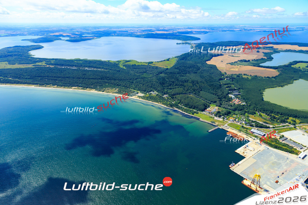 Die Luftaufnahme der Stadt Sassnitz wurde vom UL-Flugzeug heraus erstellt ( keine Drohne )- hohe Auflösung für beste Qualität