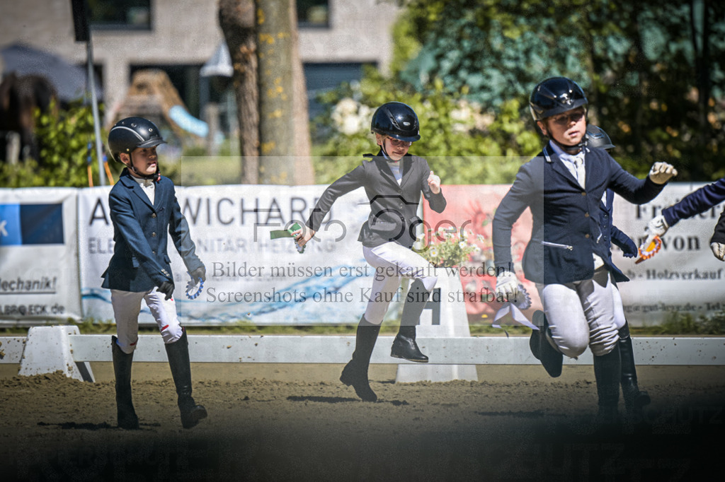 DOS_8671 | Entdecke hochwertige Reitturnierfotos von Foto Oger. Professionell, emotional und authentisch – jetzt Lieblingsmomente im Shop bestellen.Deutschlandweite Turnierfotografie. - Realisiert mit Pictrs.com