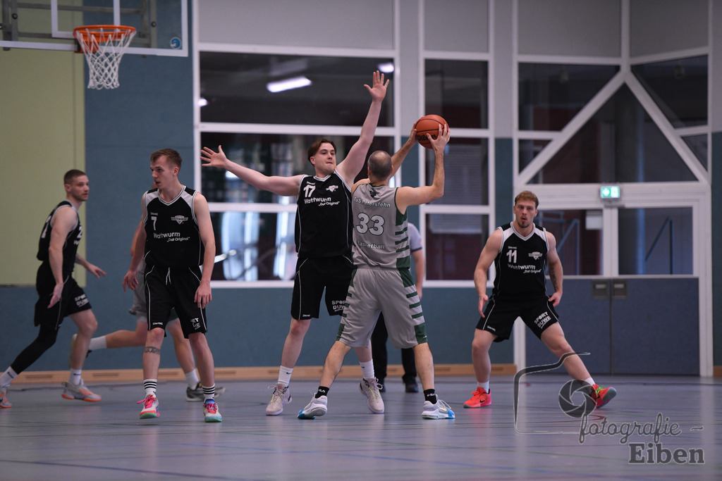 TuS Petersfehn-VfL Edewecht | Basketball Regionalliga; TuS Petersfehn (grau)-VfL Edewecht (schwarz) am 30.11.2025 in Petersfehn (Sporthalle Petersfehn), Photo: Philip Eiben 2025 - Realisiert mit Pictrs.com
