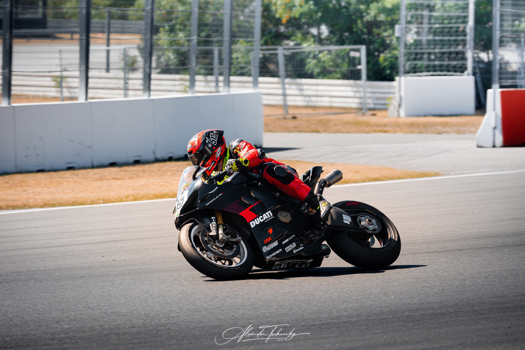 Ducati Trackday Hockenheimring 2026 | Entdecken Sie die faszinierende Welt von Alexander Tschuncky Arts: Kreative Fotografie, atemberaubende Automobilkunst und hochwertiger Bilderdruck. Lassen Sie sich inspirieren! - Realisiert mit Pictrs.com