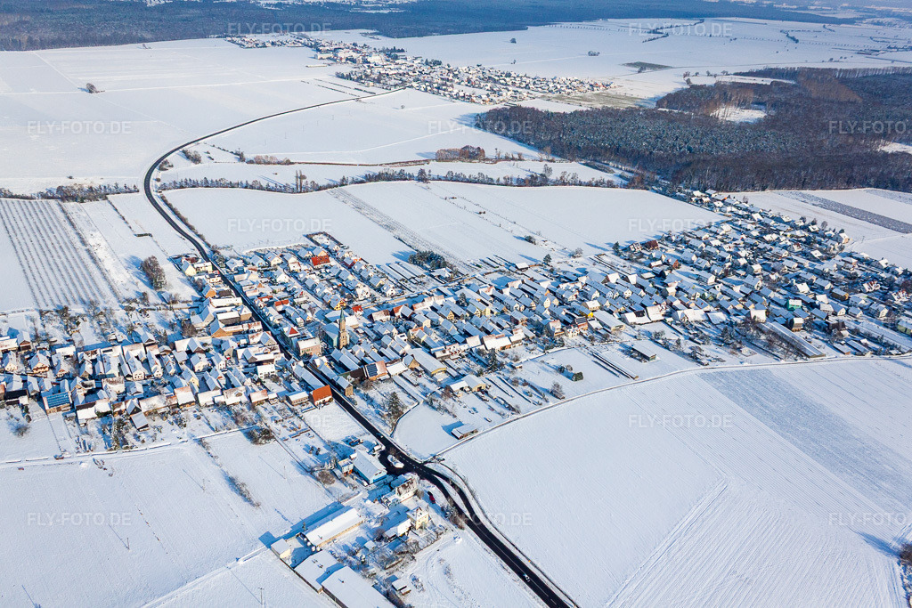 Luftbild: Winterlich schneebedeckte Dorf - Ansicht in Erlenbach bei Kandel im Bundesland Rheinland-Pfalz in Deutschland. Foto: IMG_35963.jpg vom 18.12.2010 durch Werner Riehm/FLY-FOTO.de