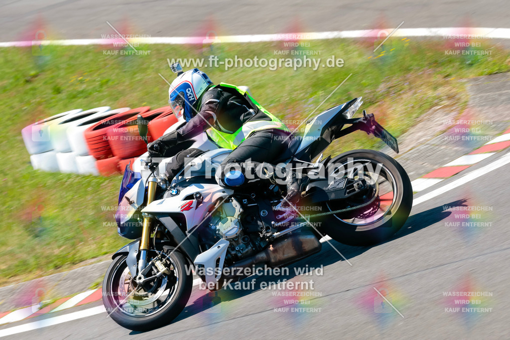 Moto-TeamOBK-22385 | Hier findet Ihr Bilder von Touristenfahrten auf der Nürburgring Nordschleife oder von anderen Veranstaltungen die ich besucht habe. Viel Spass beim Durch Schauen 