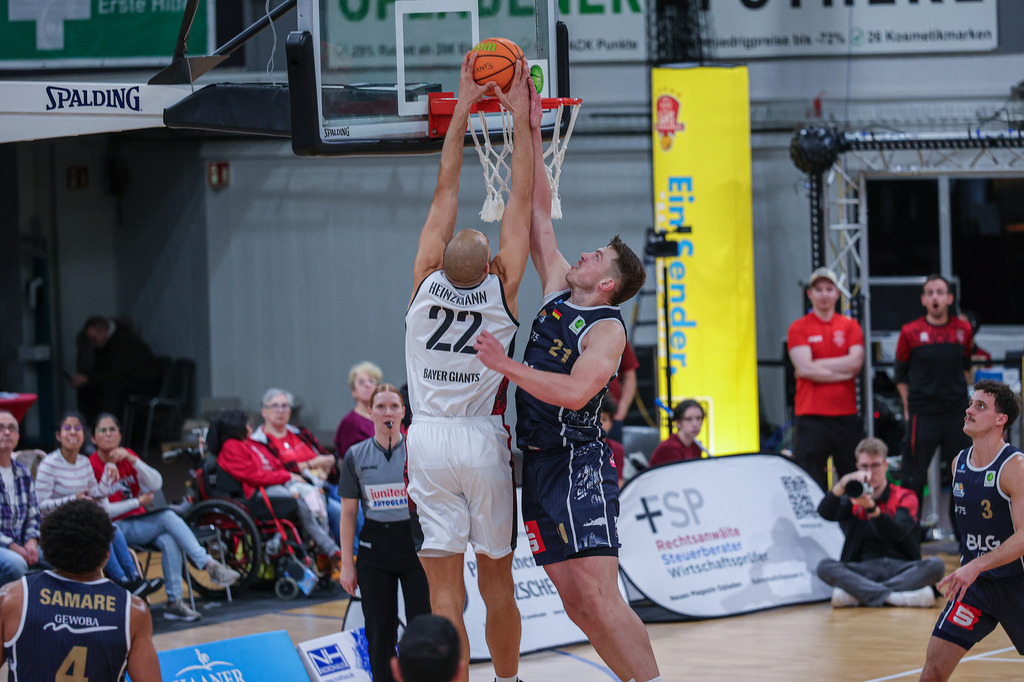 Pro A BAYER GIANTS vs Eisbären Bremerhaven-33 | Fotos von Basketballspielen aus dem Raum NRW fotografiert von Gero Mueller-Laschet und Daniel Schaefer - Realisiert mit Pictrs.com