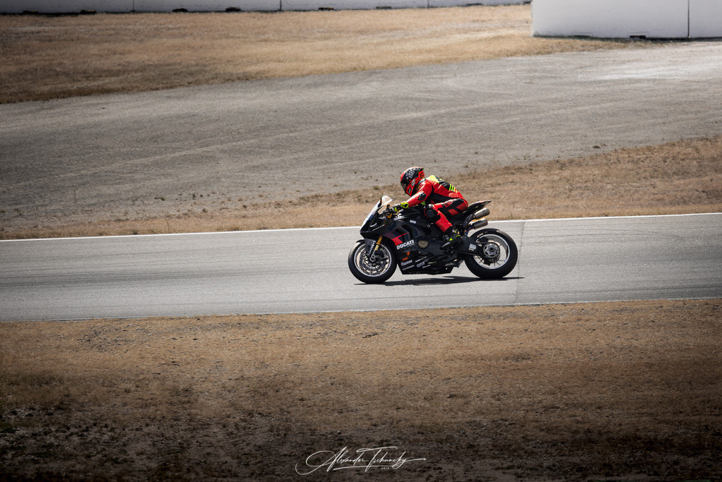 Ducati Trackday Hockenheimring 2026 | Entdecken Sie die faszinierende Welt von Alexander Tschuncky Arts: Kreative Fotografie, atemberaubende Automobilkunst und hochwertiger Bilderdruck. Lassen Sie sich inspirieren! - Realisiert mit Pictrs.com