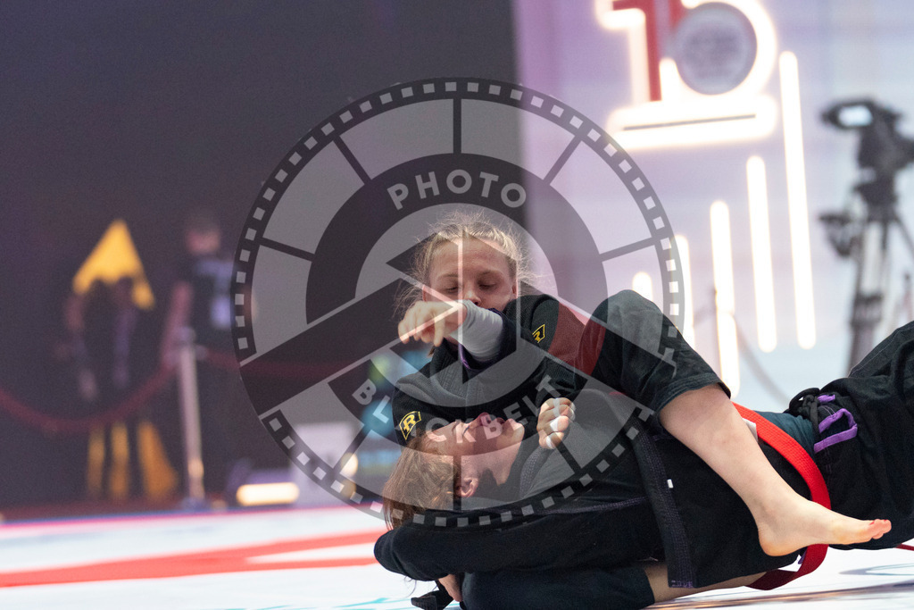 20231109PBB3195 | Fighters compete during the AJP World Professional Championship in the Mubadala Arena in Abu Dhabi, Arab United Emirates, on November 9, 2023.