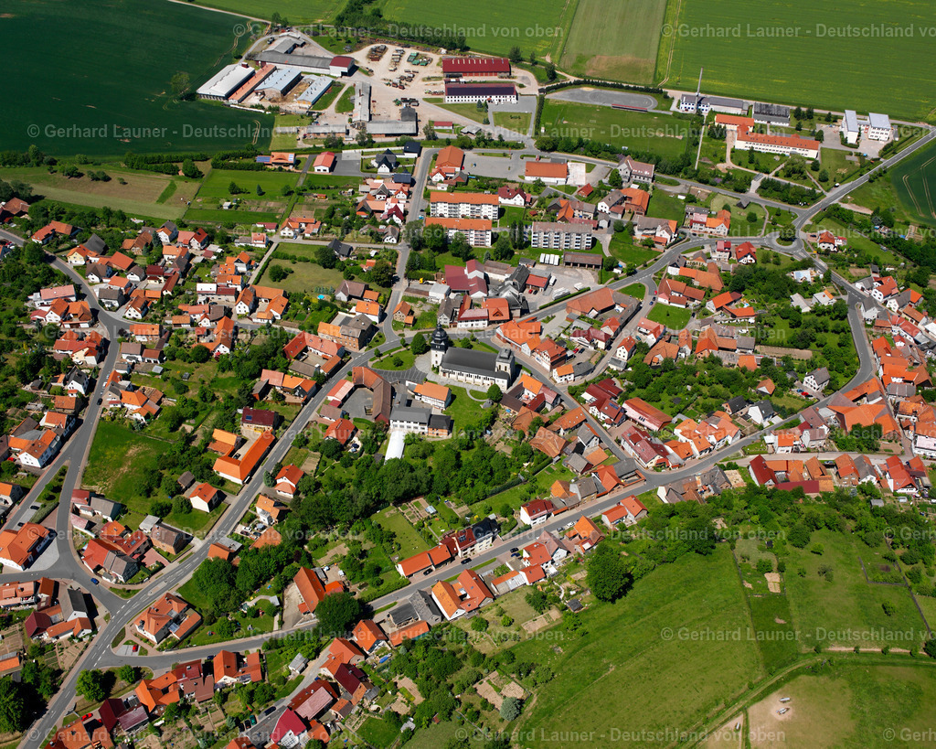 2634336 | BISCHOFFERODE 09.06.2006 Stadtansicht vom Stadtrand angrenzend an landwirtschaftliche Feldern  in Bischofferode im Bundesland Thüringen, Deutschland // City view from the outskirts with adjacent agricultural fields  in Bischofferode in the state Thuringia, Germany Foto: Gerhard Launer