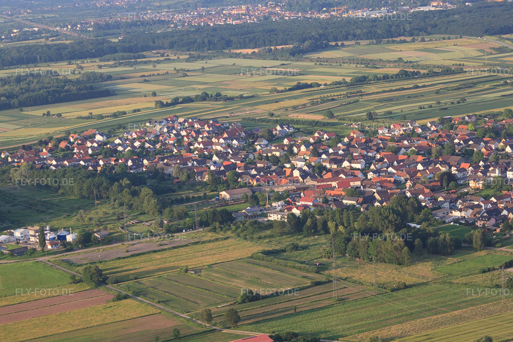 Luftbild: Mattenstr im Ortsteil Urloffen in Appenweier im Bundesland Baden-Württemberg in Deutschland. Foto: IMG_28926.jpg vom 14.06.2010 durch Werner Riehm/FLY-FOTO.de
