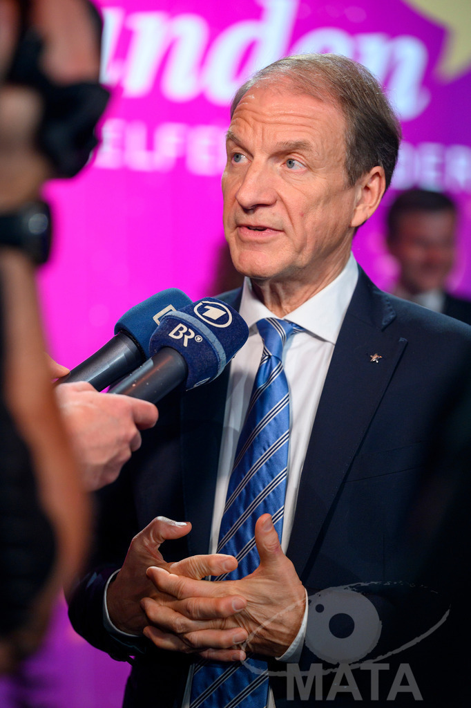 _DWI6479 | Thomas Jansing bei '30 Jahre Sternstunden-Gala 2023' in der Frankenhalle. Nürnberg, 15.12.2023 - Realisiert mit Pictrs.com