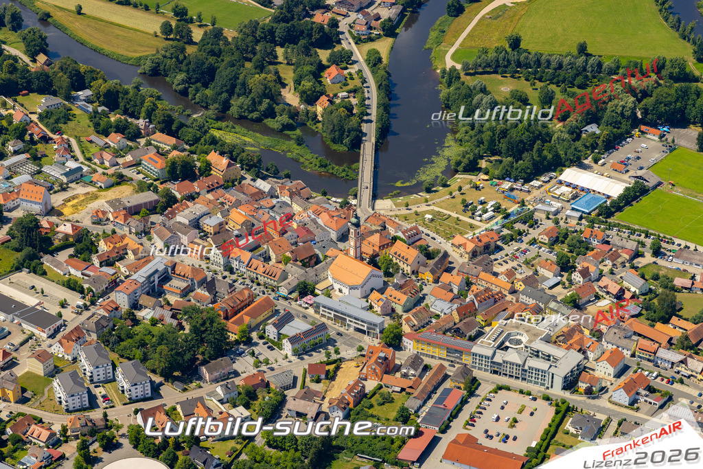 Das Luftbild der Stadt Roding wurde 2022 vom Flugzeug heraus erstellt (keine Drohnen-Aufnahmen) Aufnahmehöhe ca.450 Meter- hohe Bildauflösung und Druck-Qualität. Garantiert!